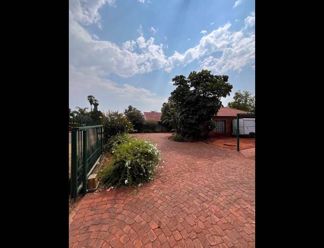 3 BEDROOM HOUSE FOR SALE IN THE ORCHARDS